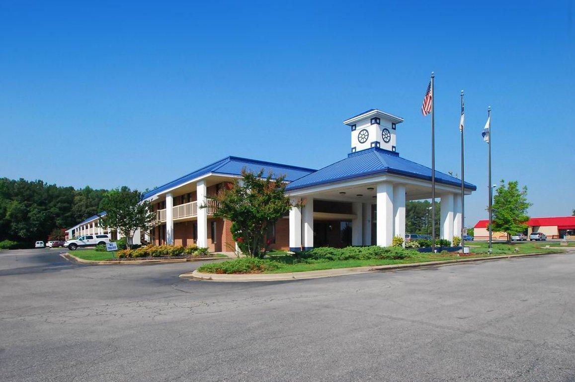 Baymont By Wyndham Rocky Mount I-95 Hotel Exterior photo