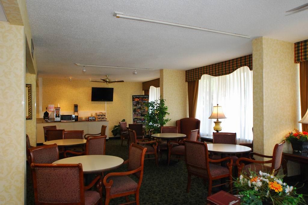 Baymont By Wyndham Rocky Mount I-95 Hotel Restaurant photo